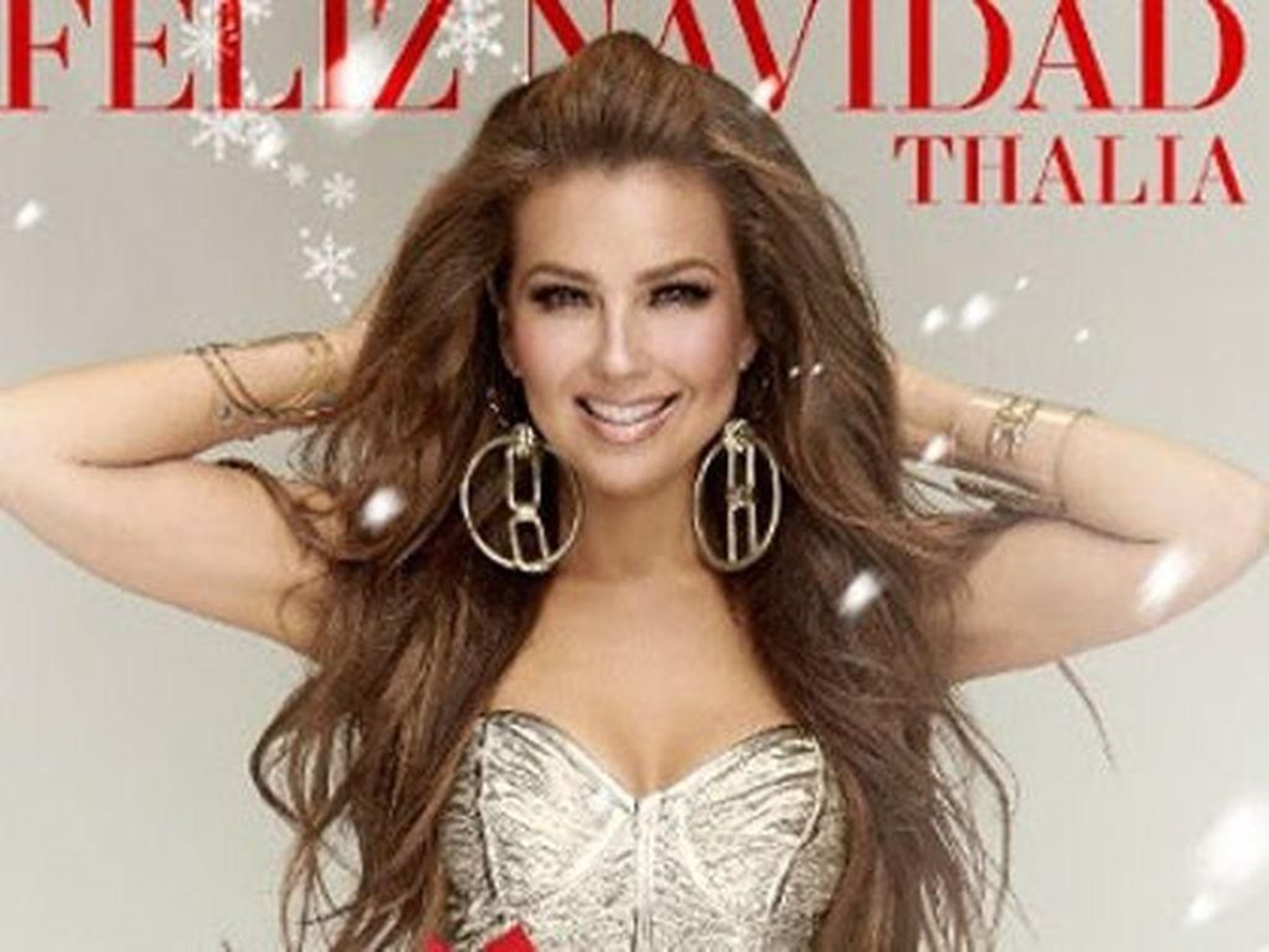 Thalía lanza una innovadora versión de "Feliz Navidad".