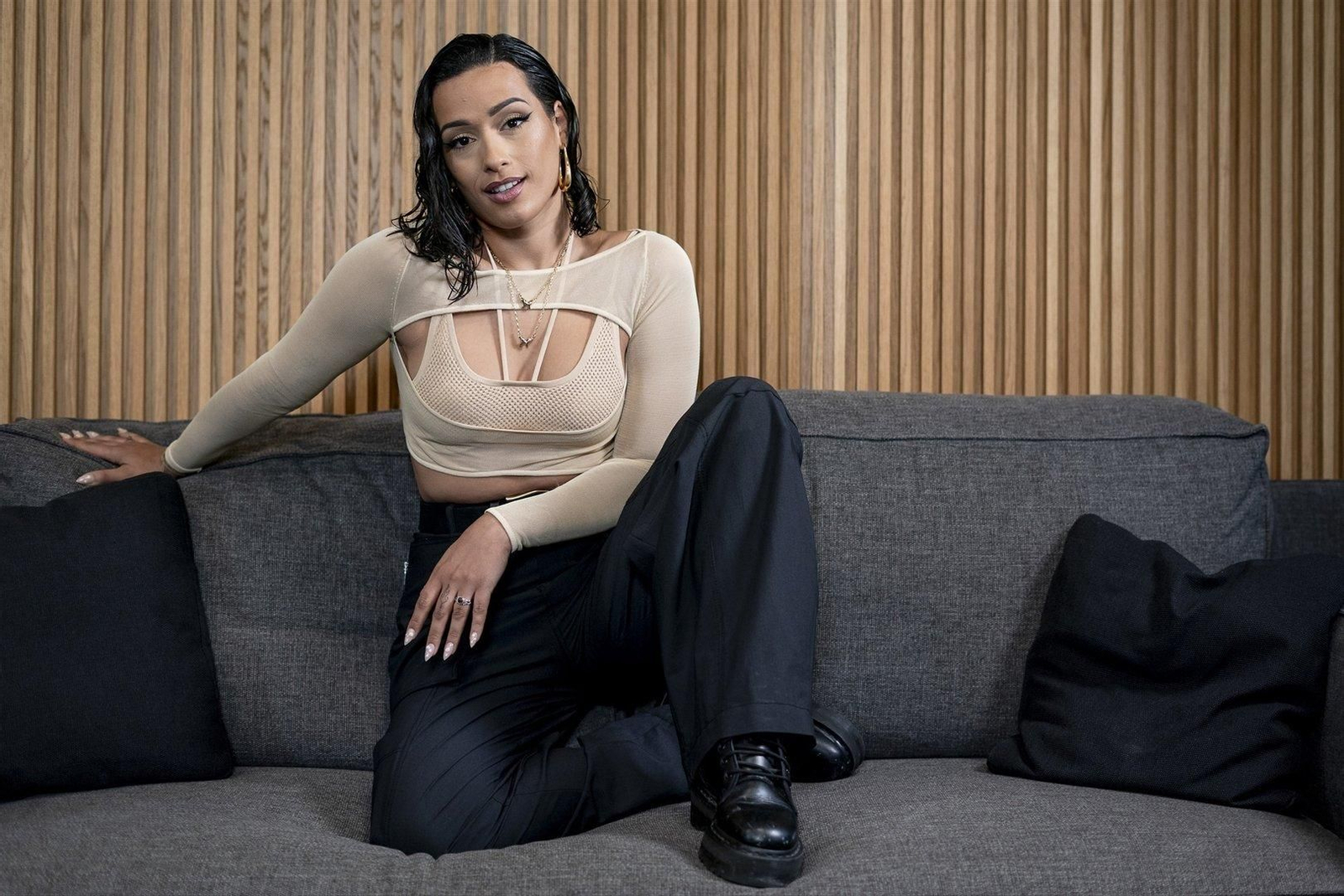 La cantante Chanel posa tras una entrevista para Europa Press por su nuevo disco '¡Agua!'. // EP