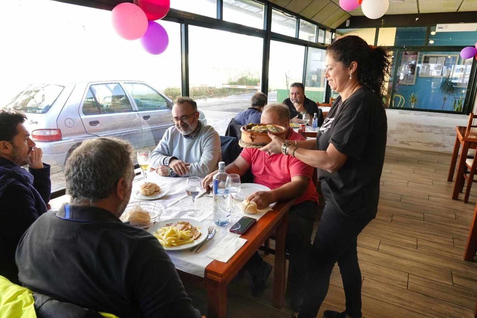 Unos comensales en Ondas de Canido
