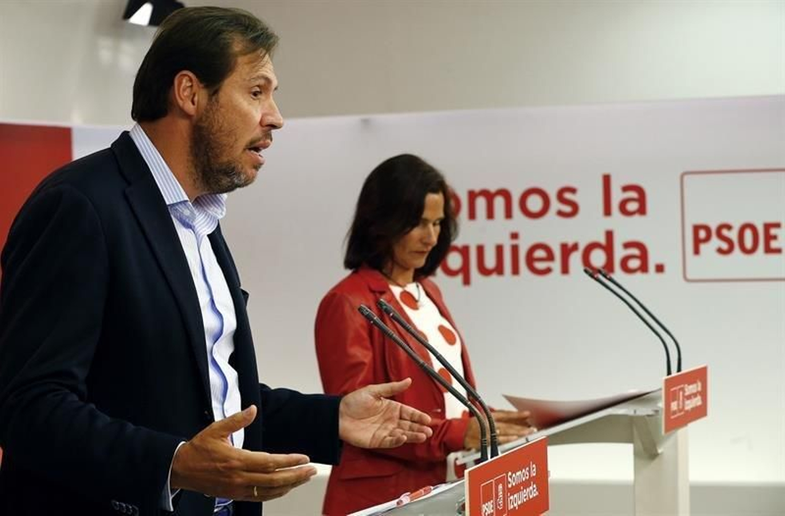 El portavoz del PSOE, Óscar Puente, durante la rueda de prensa que ofreció.