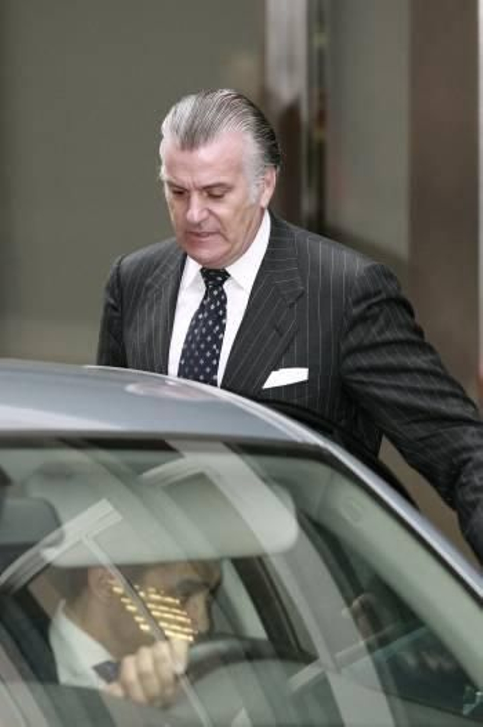 El extesorero del PP Luis Bárcenas a la salida de la Audiencia Nacional donde se negó a declarar. (Foto: ZIPI)