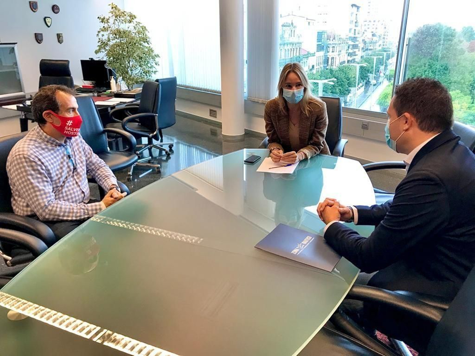 Reunión con los hosteleros, ayer.