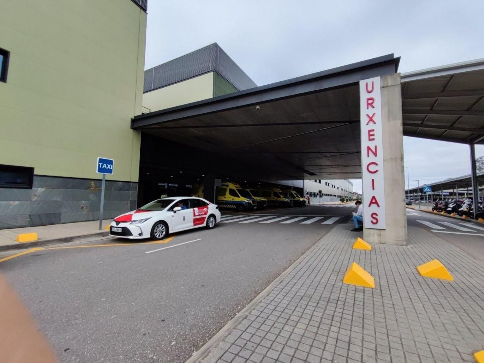 La gripe está provocando mayor afluencia a Urgencias, en una imagen de ayer, y al resto de dispositivos sanitarios.