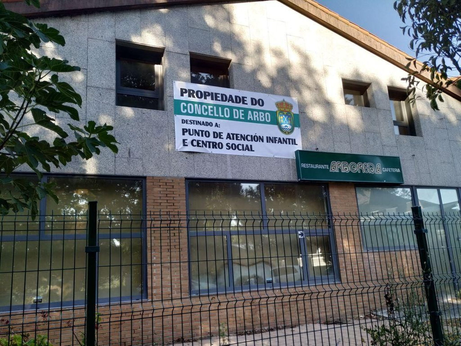 El inmueble adquirido por el Concello para habilitar un Centro Social destinado a los mayores de Arbo.