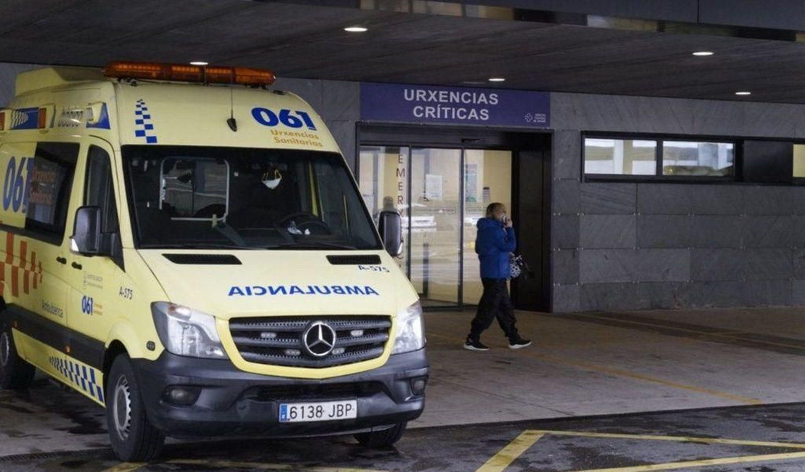 El hombre entró en Urgencias y pasó a la UCI, grave.