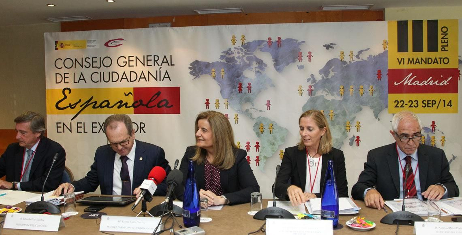 La ministra Fátima Báñez durante su intervención en el Pleno del CGCEE.