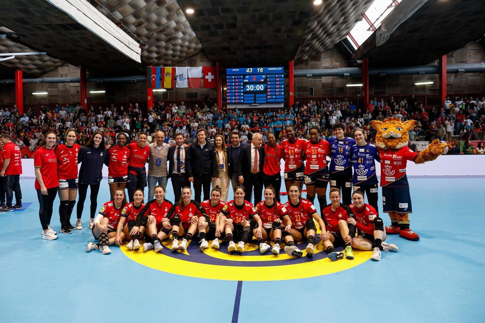 España-Azerbaiyán balonmano femenino en Porriño.