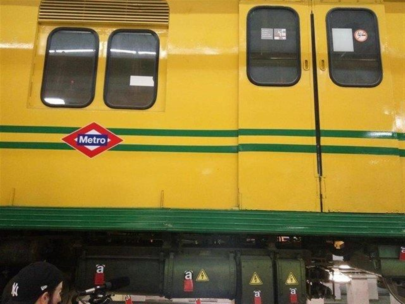 Tres antiguo de Metro de Madrid con elementos de amianto