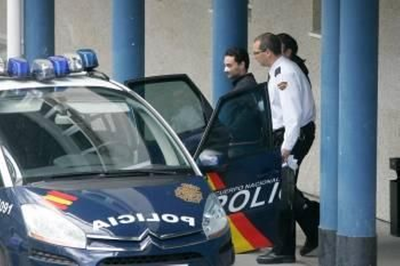 Juan Galbán Rodiño abandona el juzgado. (Foto: Gonzalo García/Diario de Pontevedra)