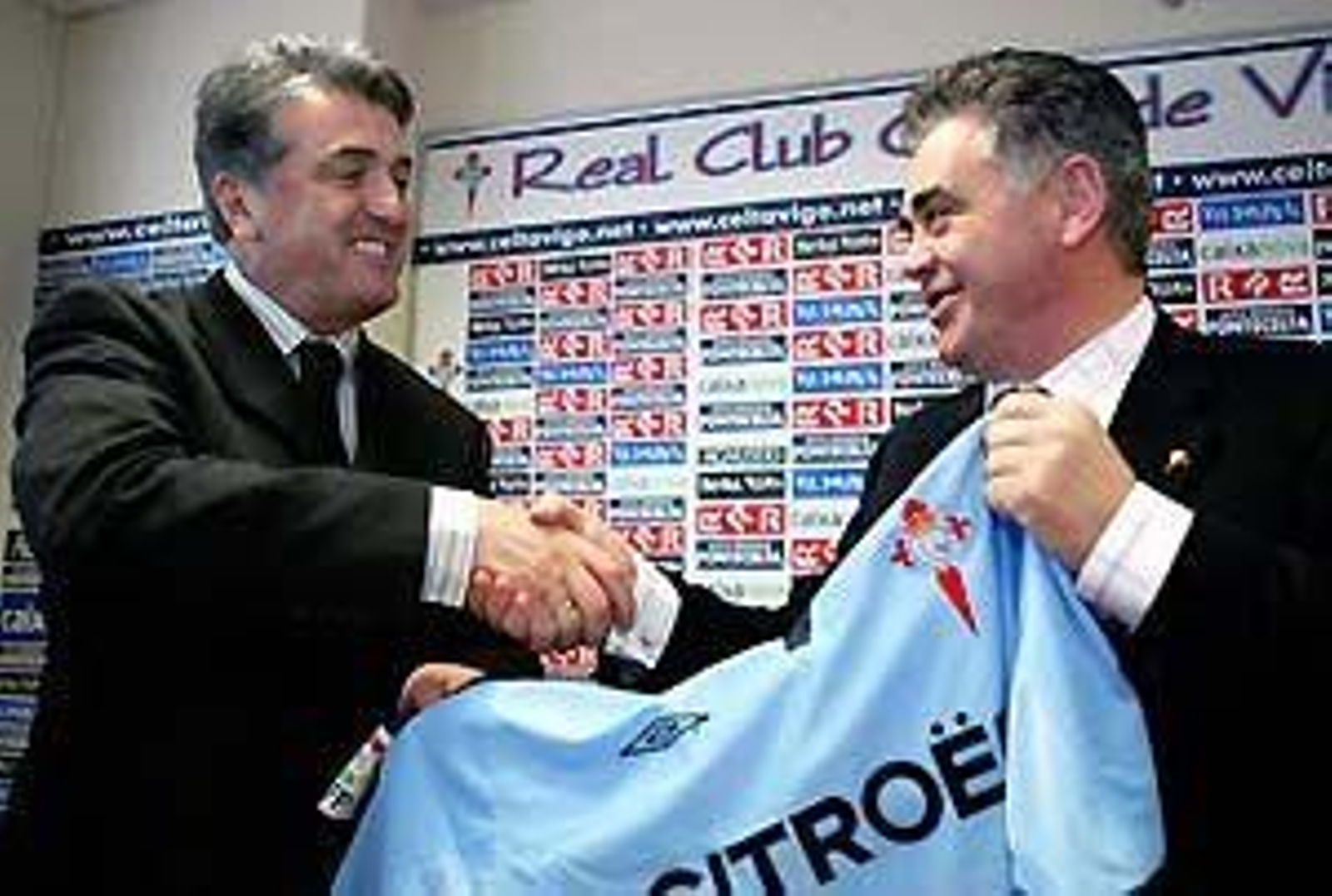 Antic, en su presentación en el Celta junto a Horacio Gómez.