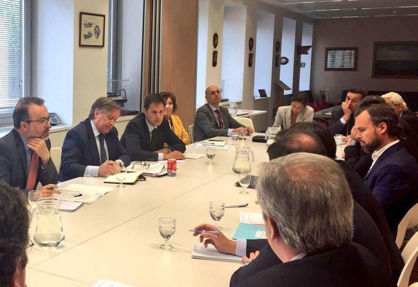 Las organizaciones Anabac y Opagac reunidas ayer con el secretario general de Pesca.