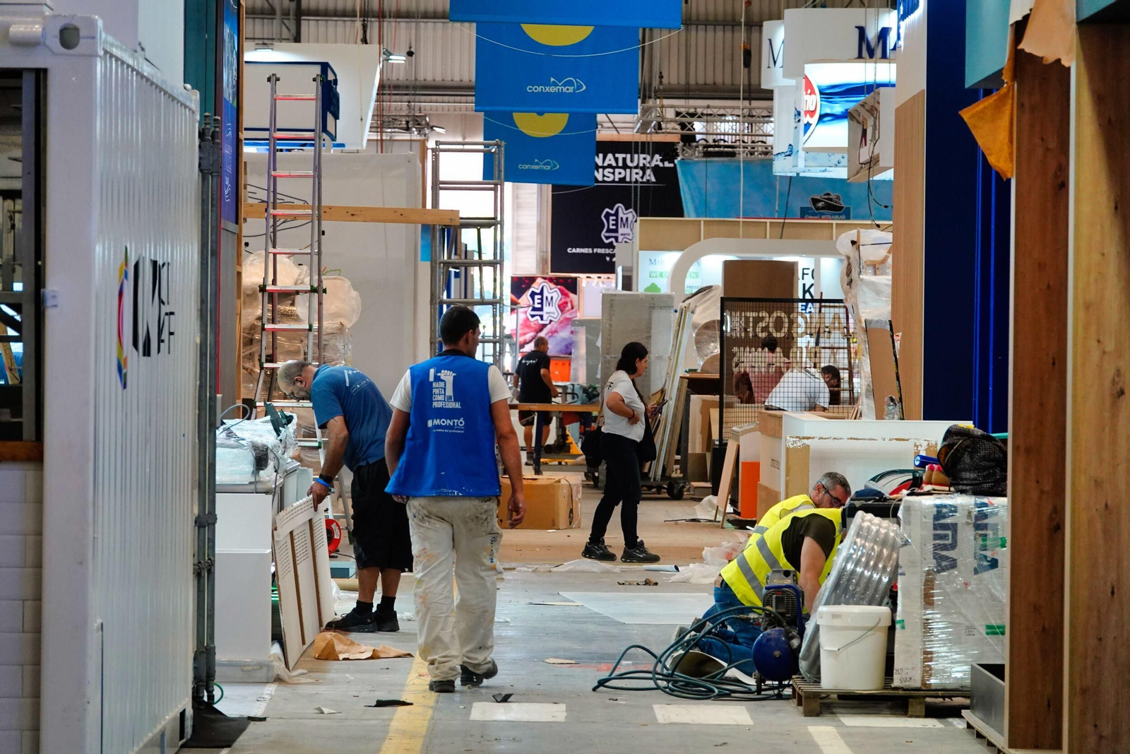 Montaje de la feria de Conxemar en el Ifevi.