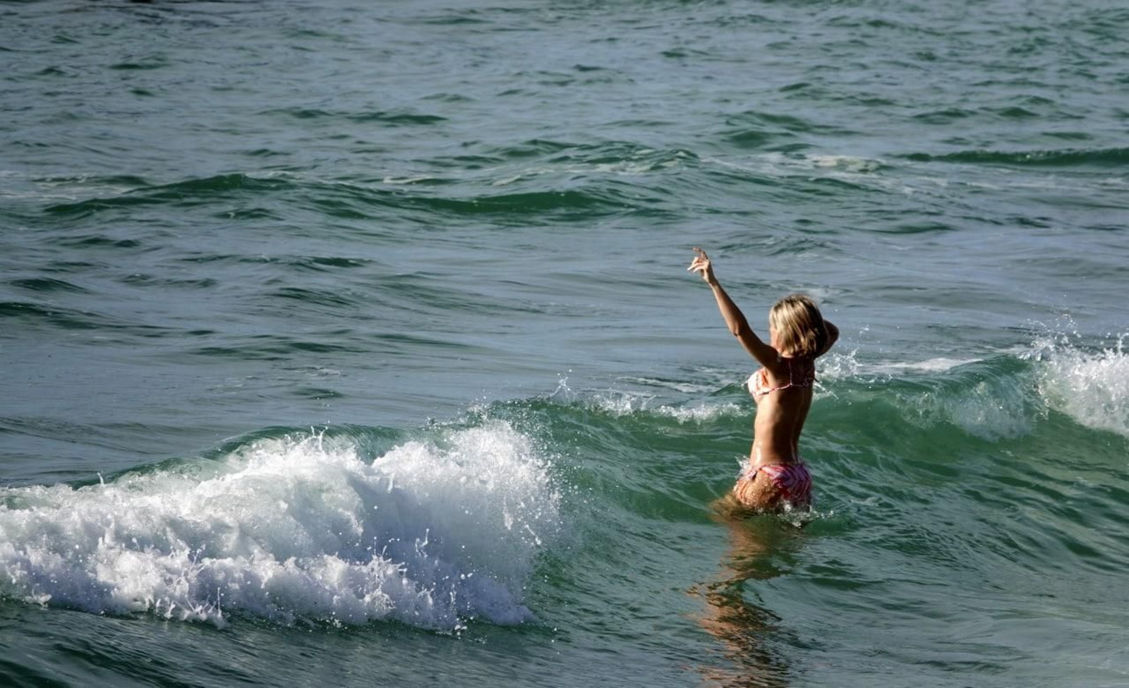 Fin de año con tiempo de verano en Vigo. Playa de Samil. // Vicente Alonso