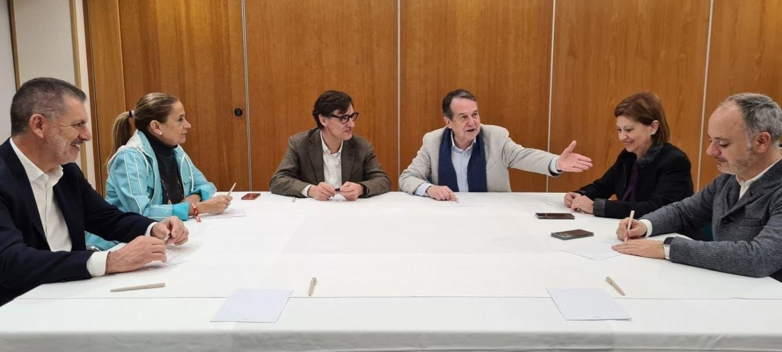 Ángel Rivas, Carmela Silva, Salvador Illa, Abel Caballero, Elena Espinosa y David Regades, ayer en Vigo.