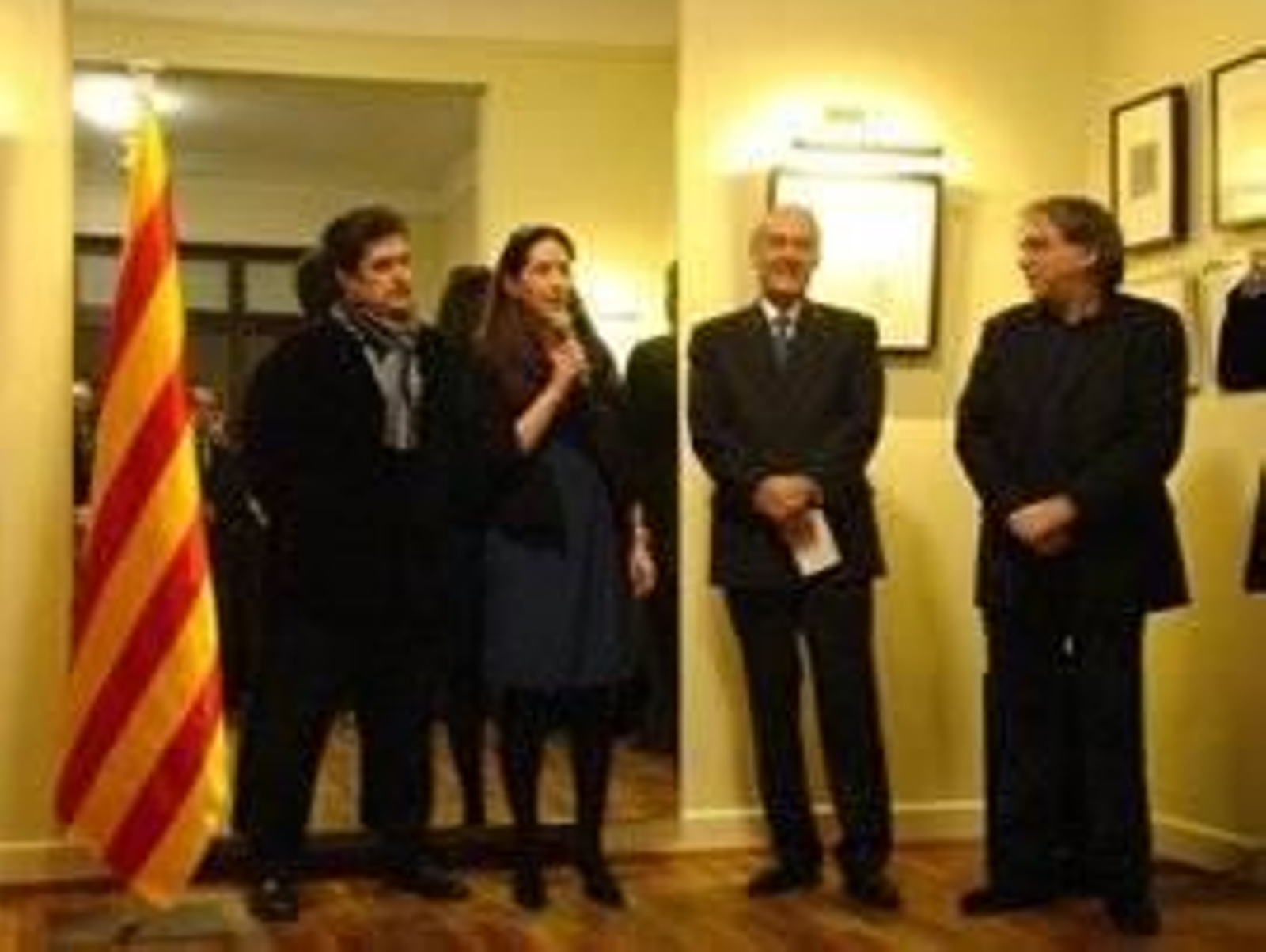Autoridades durante la presentación de las nuevas instalaciones del centro catalán.