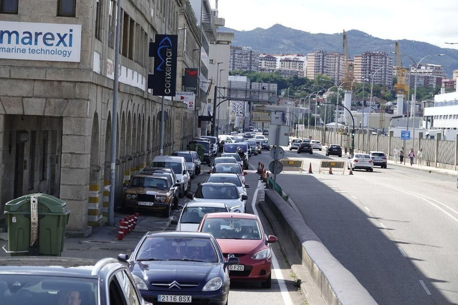 Largas retenciones ayer a última hora de la mañana por el corte del túnel de Beiramar.