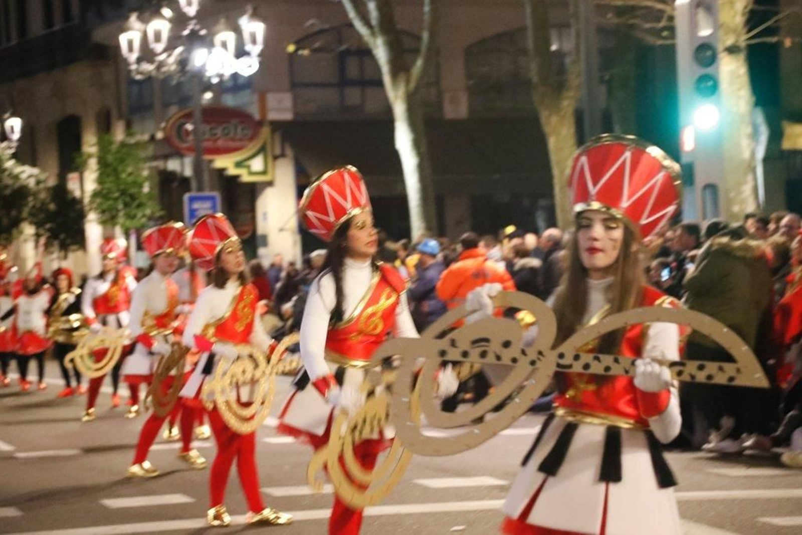 Las comparsas calientan el Entroido en Vigo Foto JVLandín 27