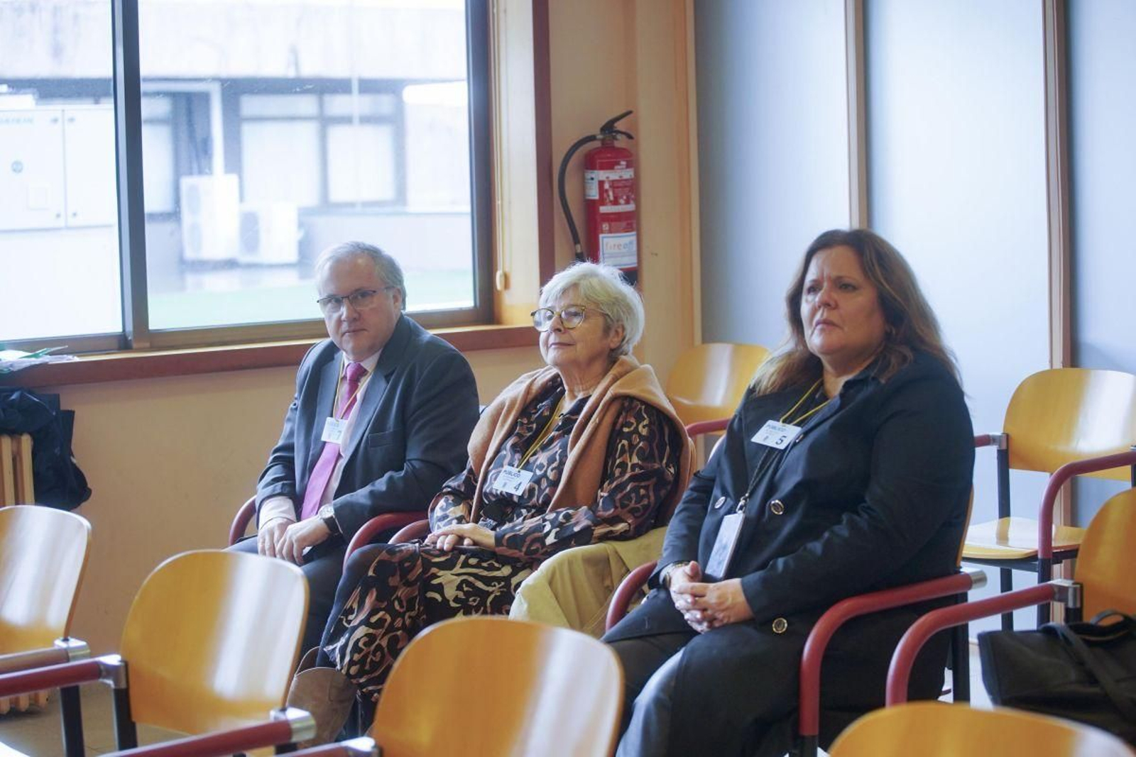Un grupo de abogados de la Marea Negra ayer durante el pleno.