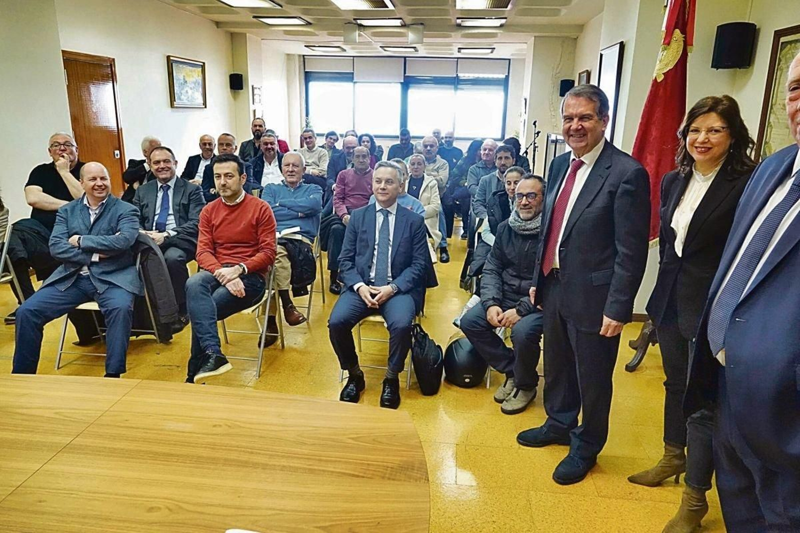 El alcalde Abel Caballero y los responsables de urbanismo expusieron el nuevo PGOM a los representantes sociales.