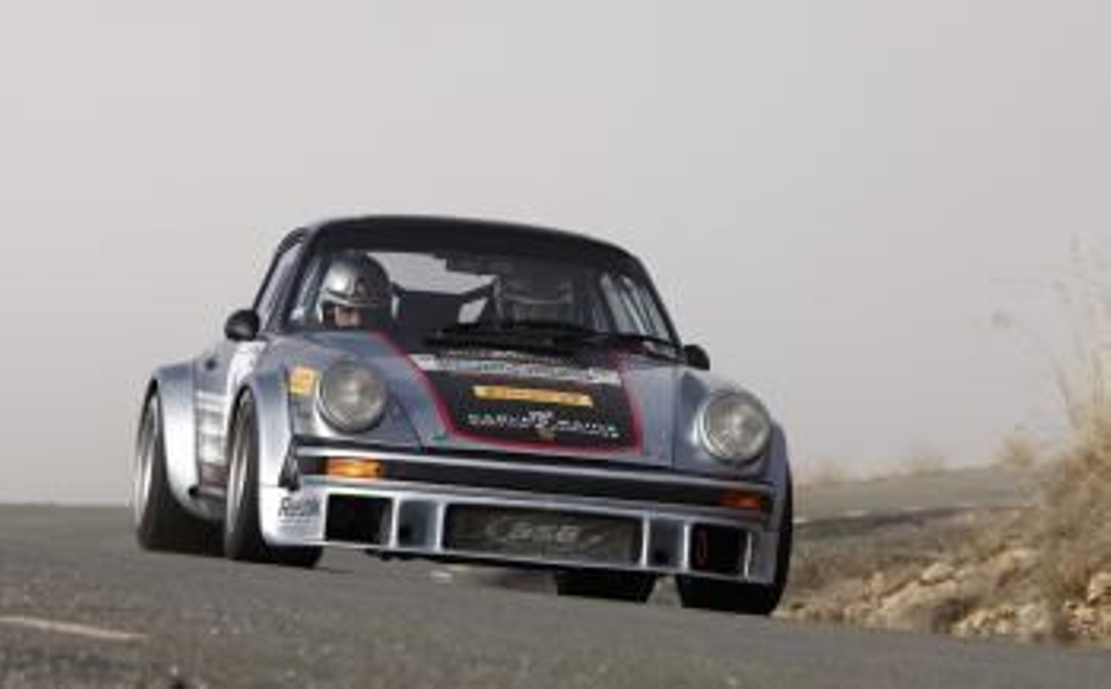 Carlos Sainz, con el Porsche con el que competirá.