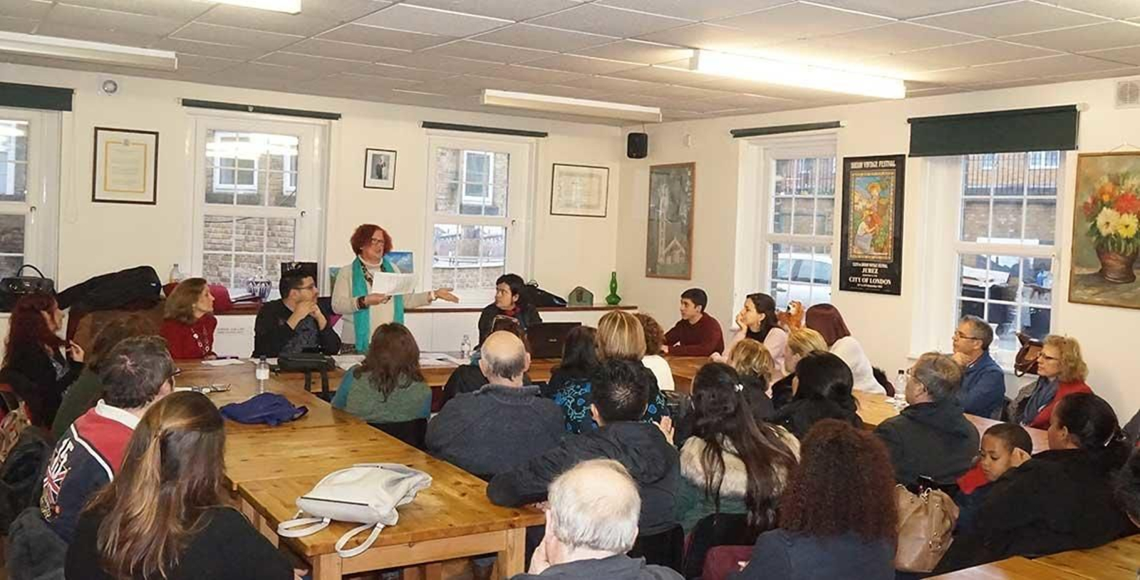 La reunión contó con la presencia de varios miembros de la lista Coalición y un centenar de asistentes como publico.