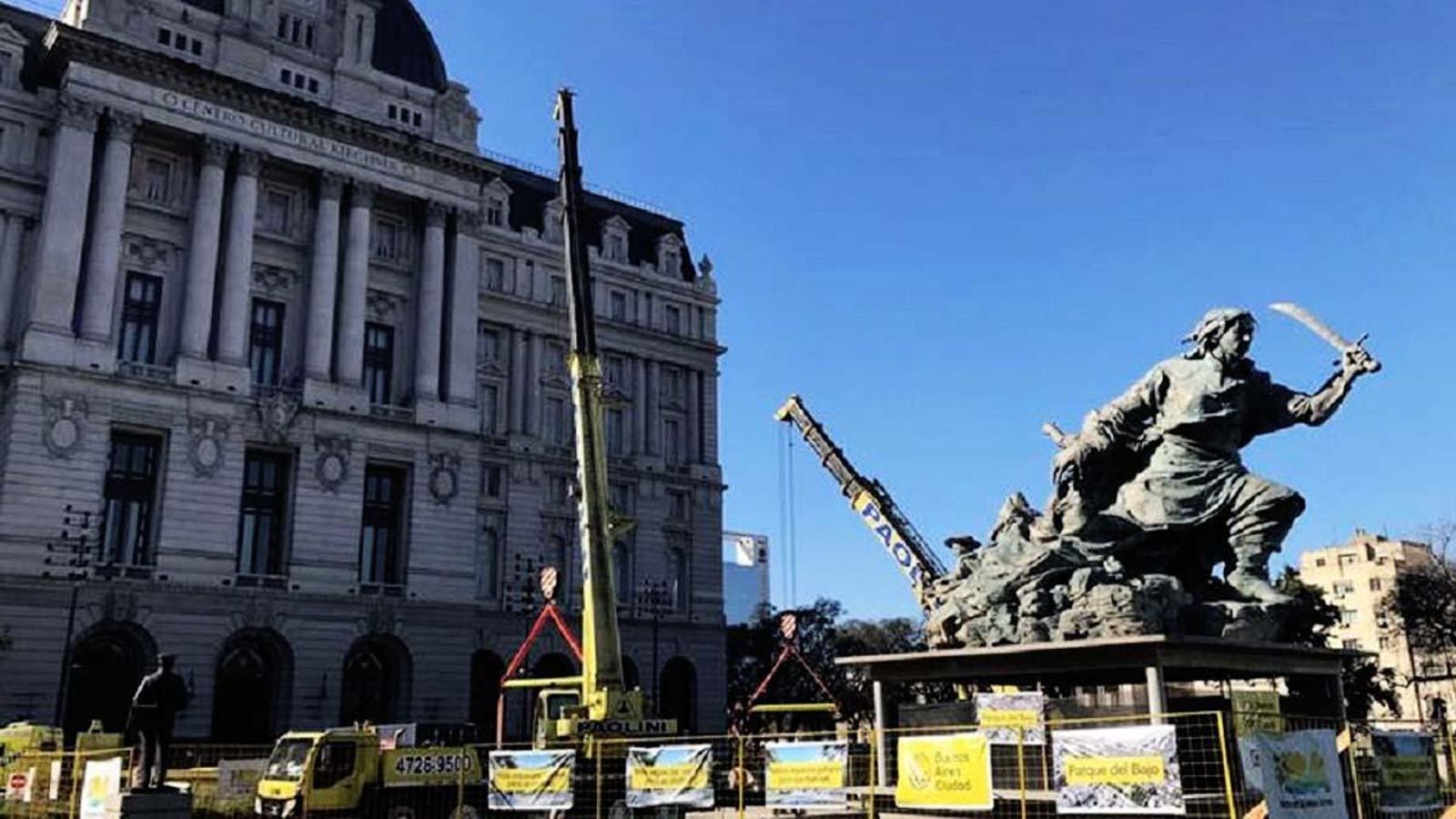 Monumento a Juana Azurduy frente al Palacio Libertad, Centro Cultural Domingo Faustino Sarmiento. Foto: Prensa GCBA