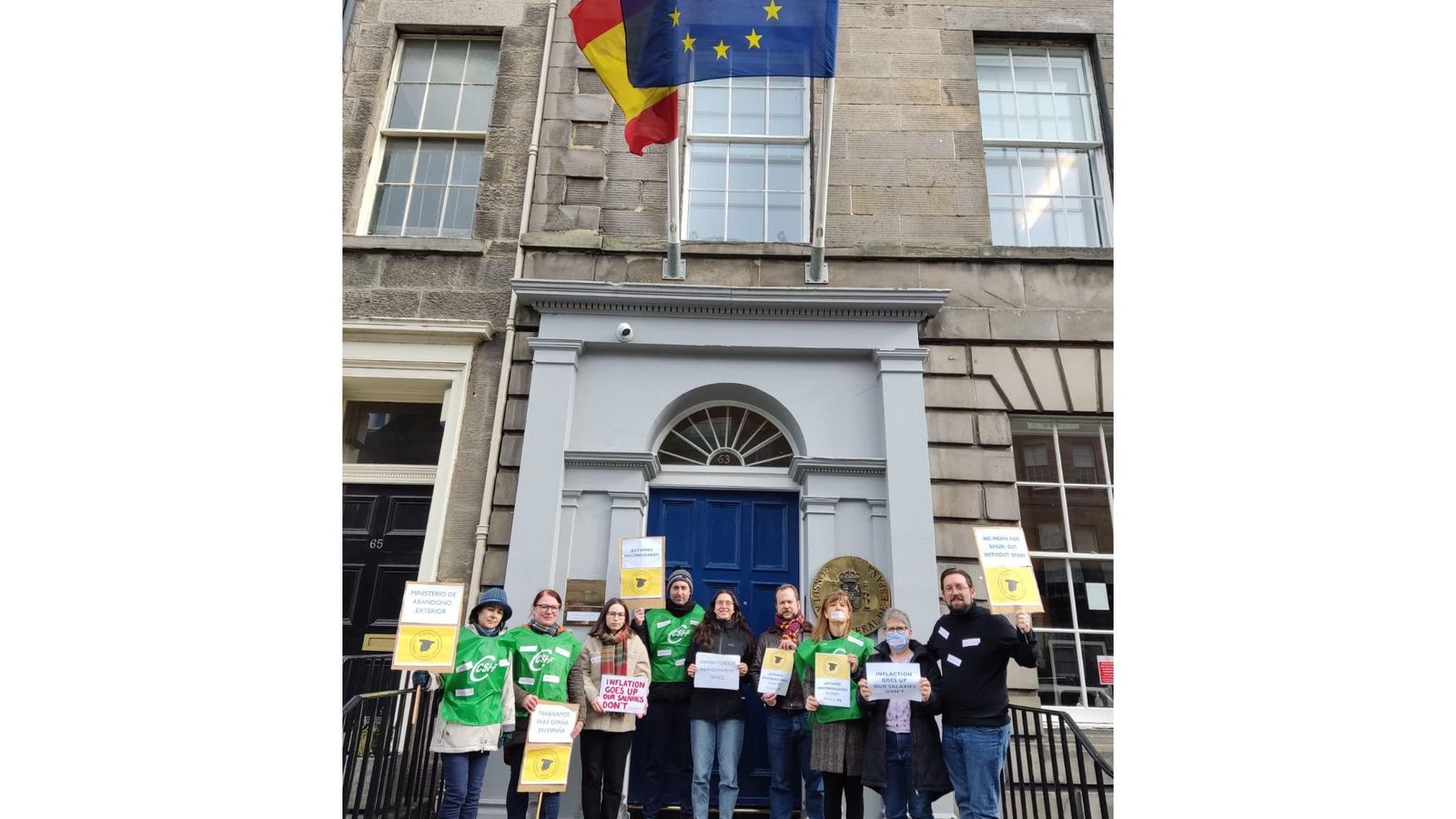 Concentración delante del Consulado de España en Edimburgo