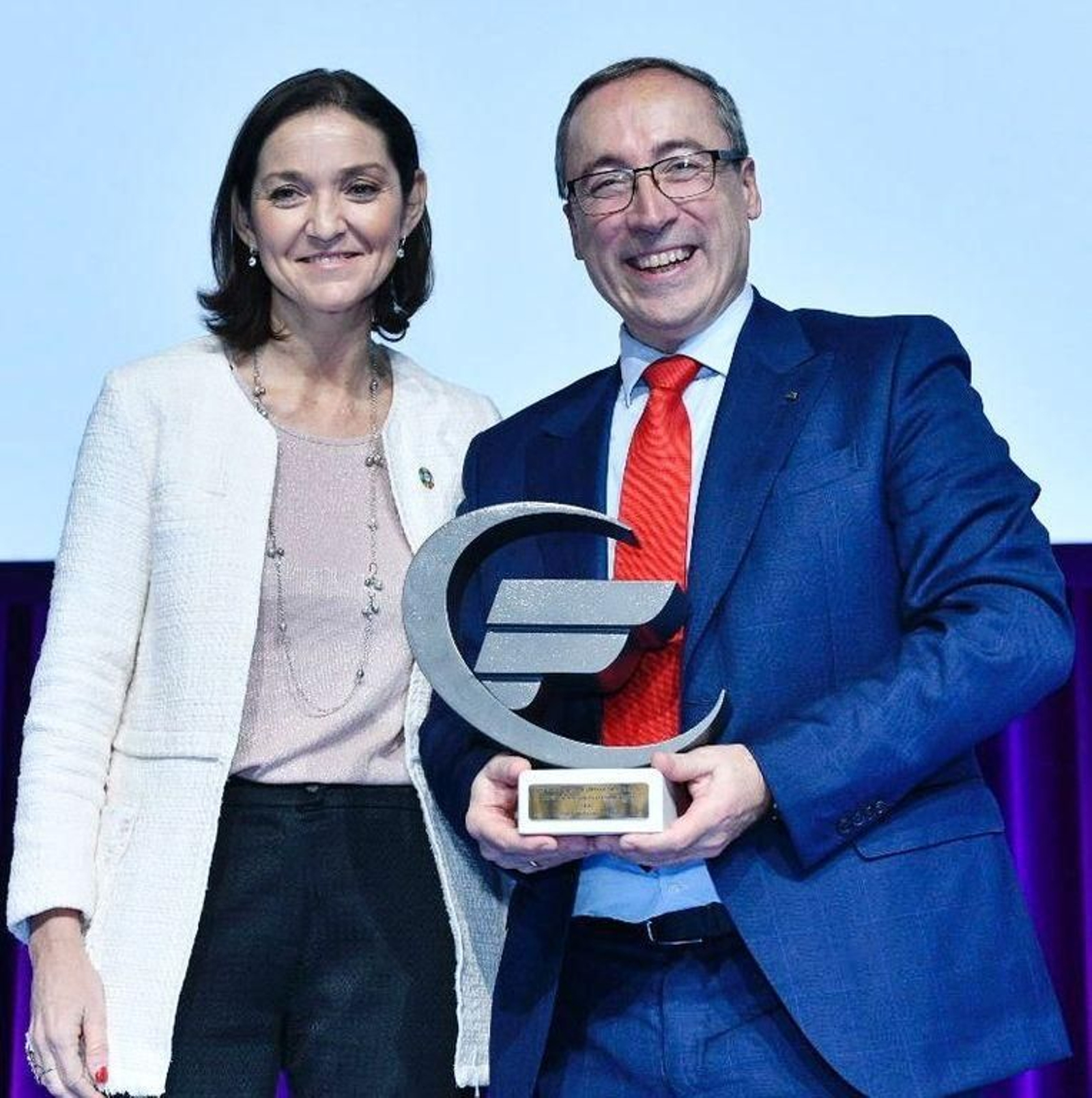 Palomera recoge el premio.