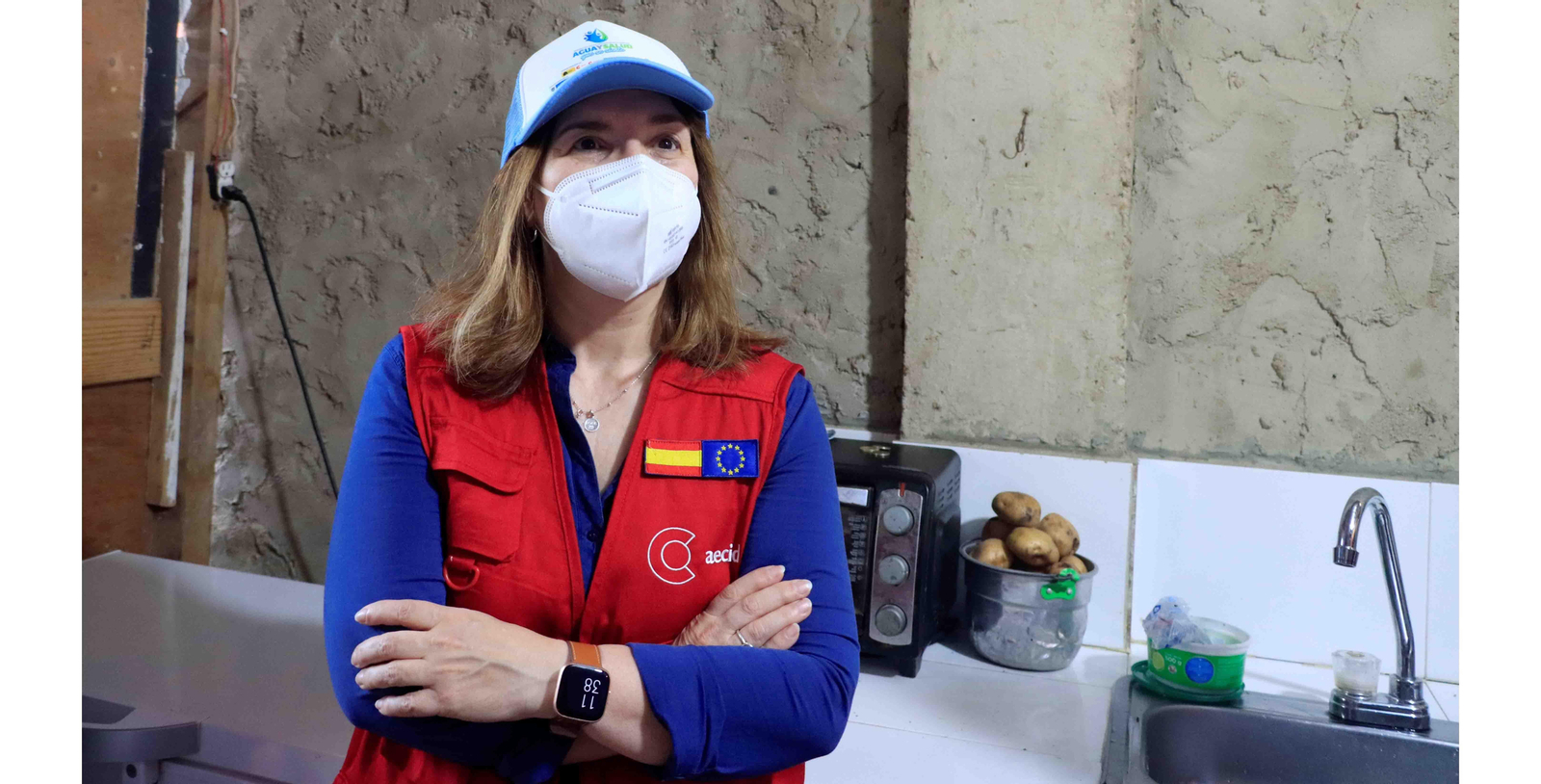 La Secretaria de Estado de Cooperación Internacional de España, Pilar Cancela, visita las humildes viviendas del barrio Villa Hermosa, en Cartagena (Colombia). EFE/ Ricardo Maldonado Rozo