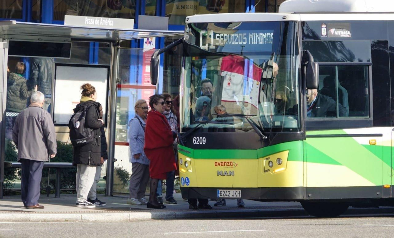 El servicio de autobús de Vigo, en servicios mínimos por la huelga. // Vicente Alonso