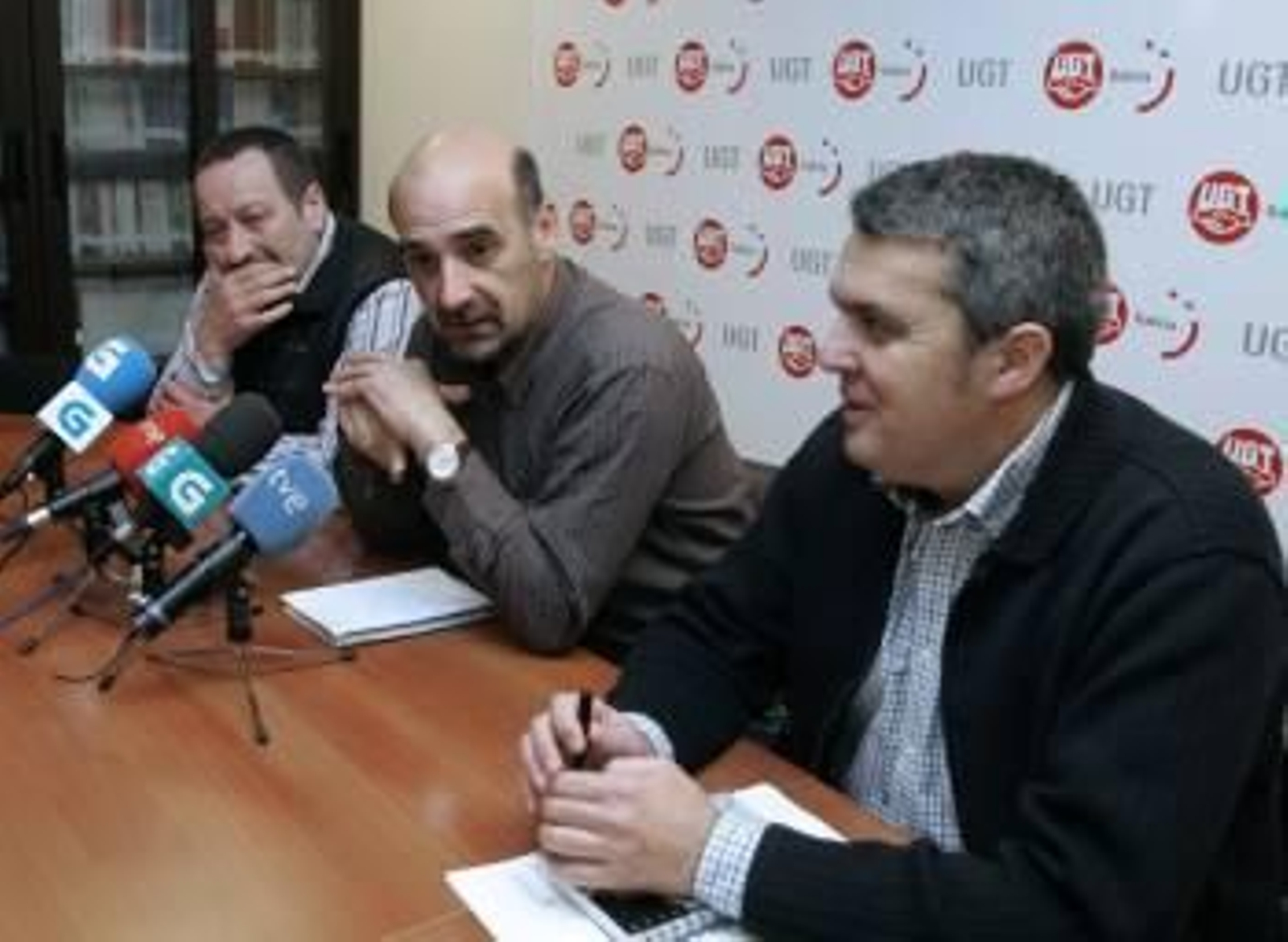 Xosé Cendán (i.); Javier Iglesias (c.) y Juan Pérez Orozco. (Foto: XOAN REY)