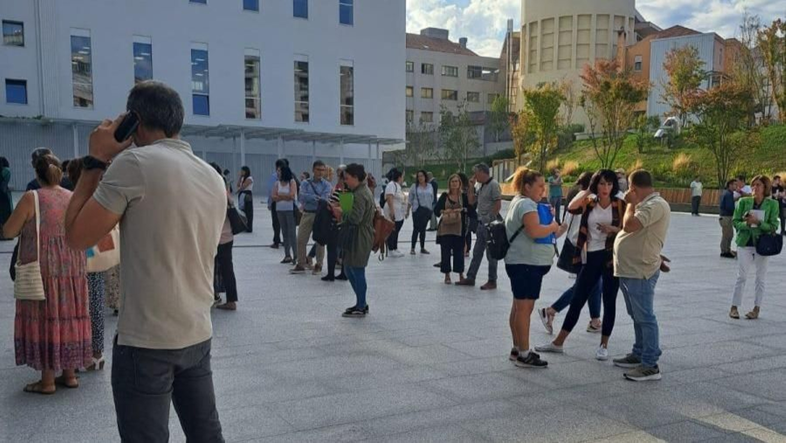 Imagen del desalojo el pasado mes de septiembre por otra falsa alarma de incendio.