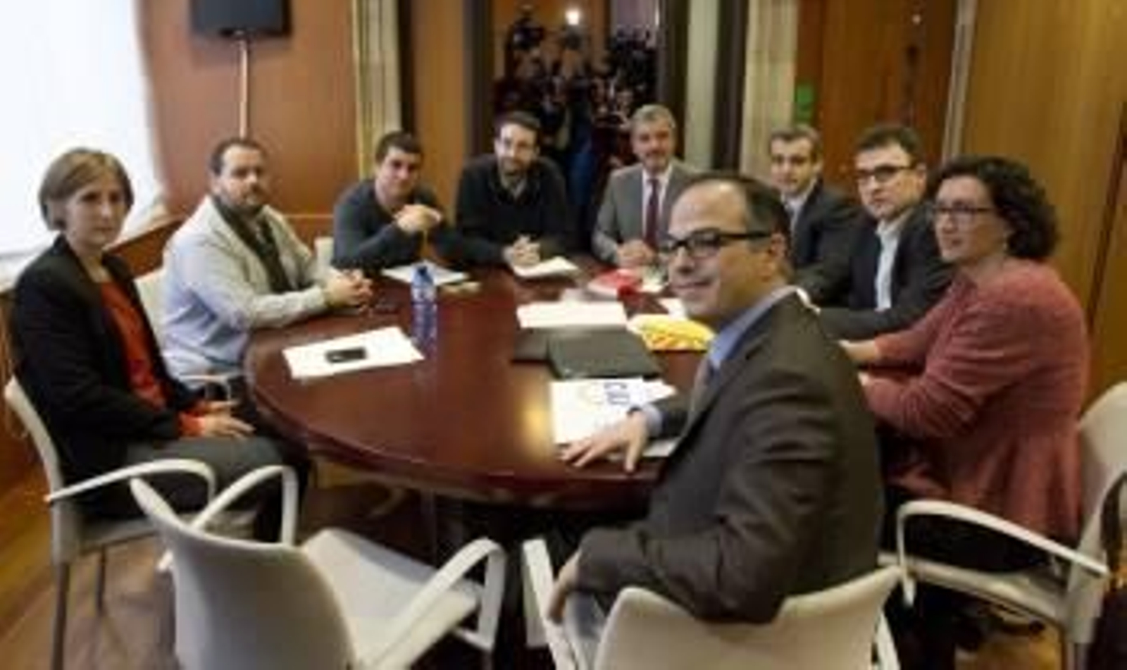 Reunión de portavoces de los partidos a favor del derecho a decidir para negociar la declaración de soberanía. (Foto: T. GARRIGA)