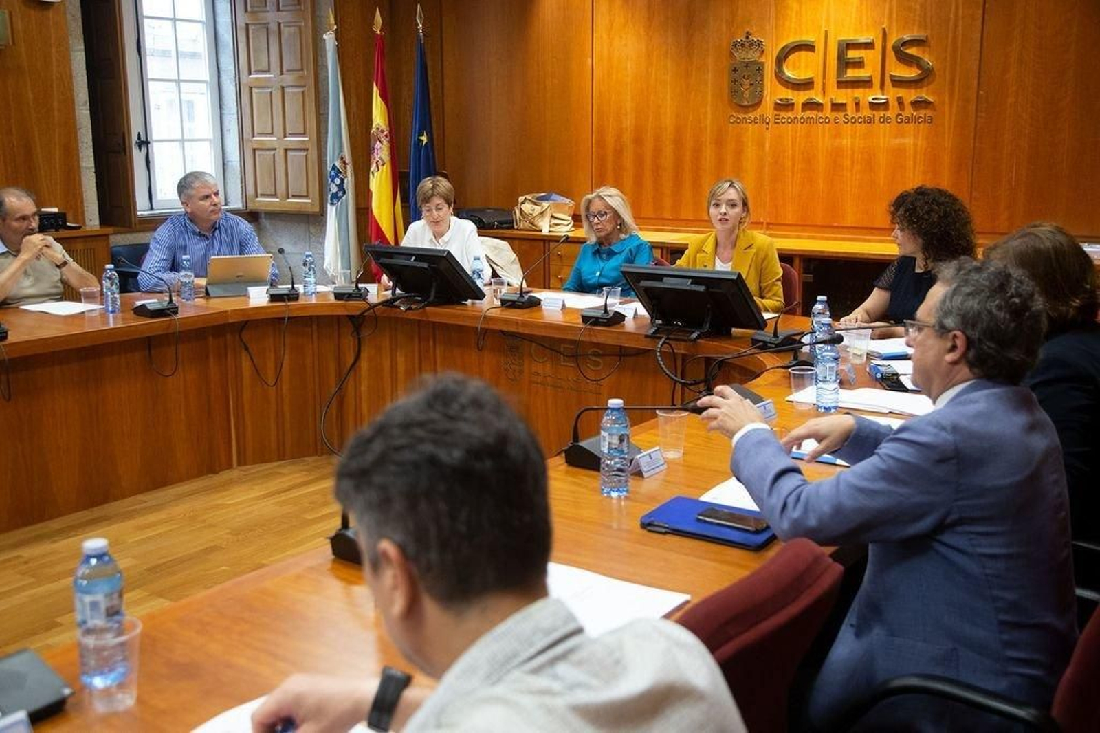 Corina Porro, ayer en el CES Galicia en su despedida con la conselleira de Política Social.