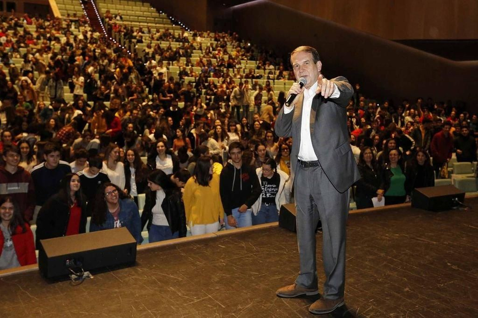 El Auditorio de Beiramar fue escenario de la entrega de los diplomas a los alumnos del 2018.