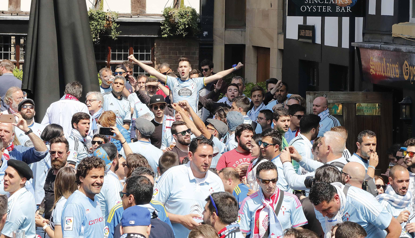 El viaje de la afición celeste a Manchester, el 11 de mayo de 2017. // J.V. Landín