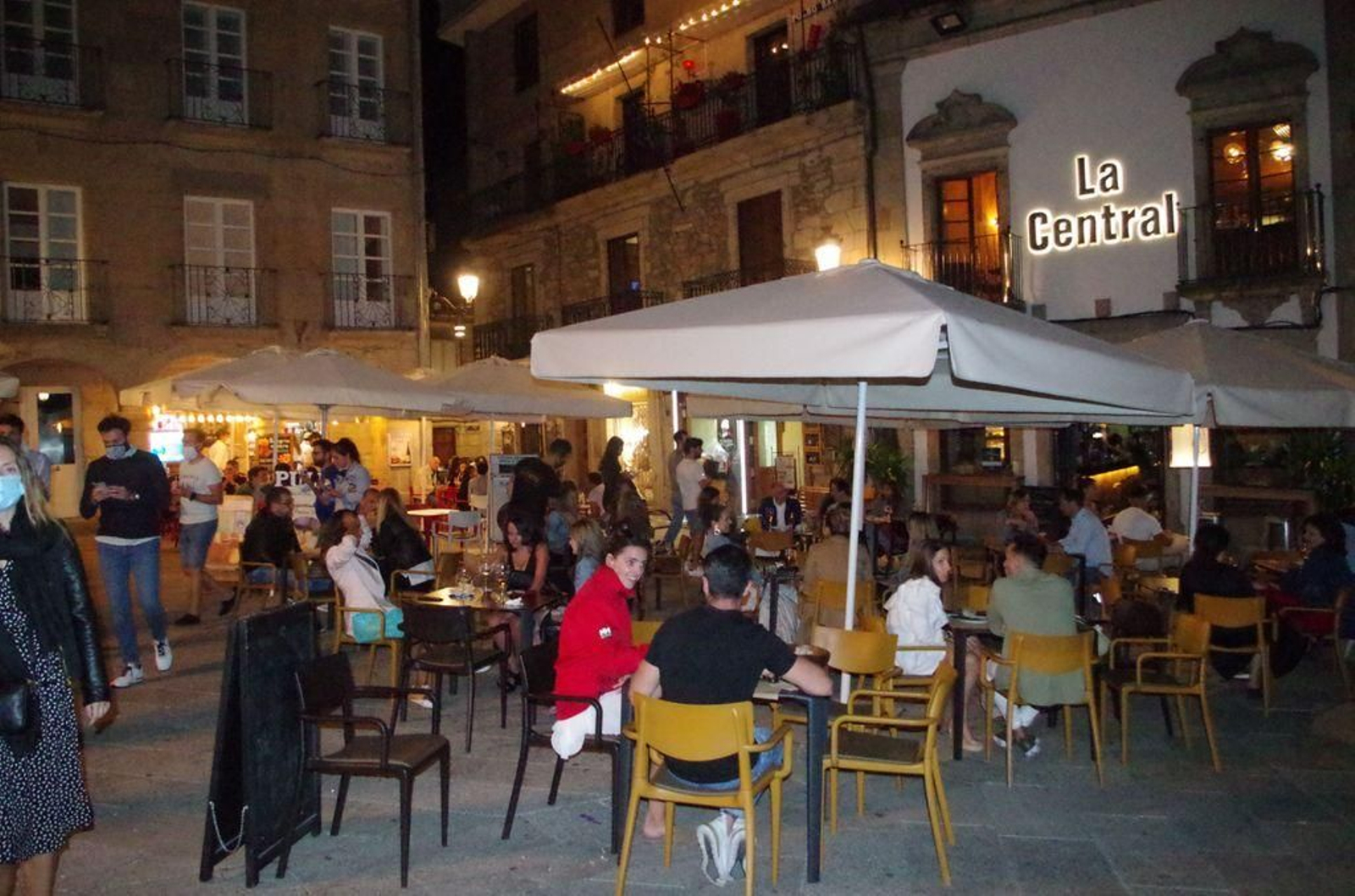 Terrazas en la noche viguesa.