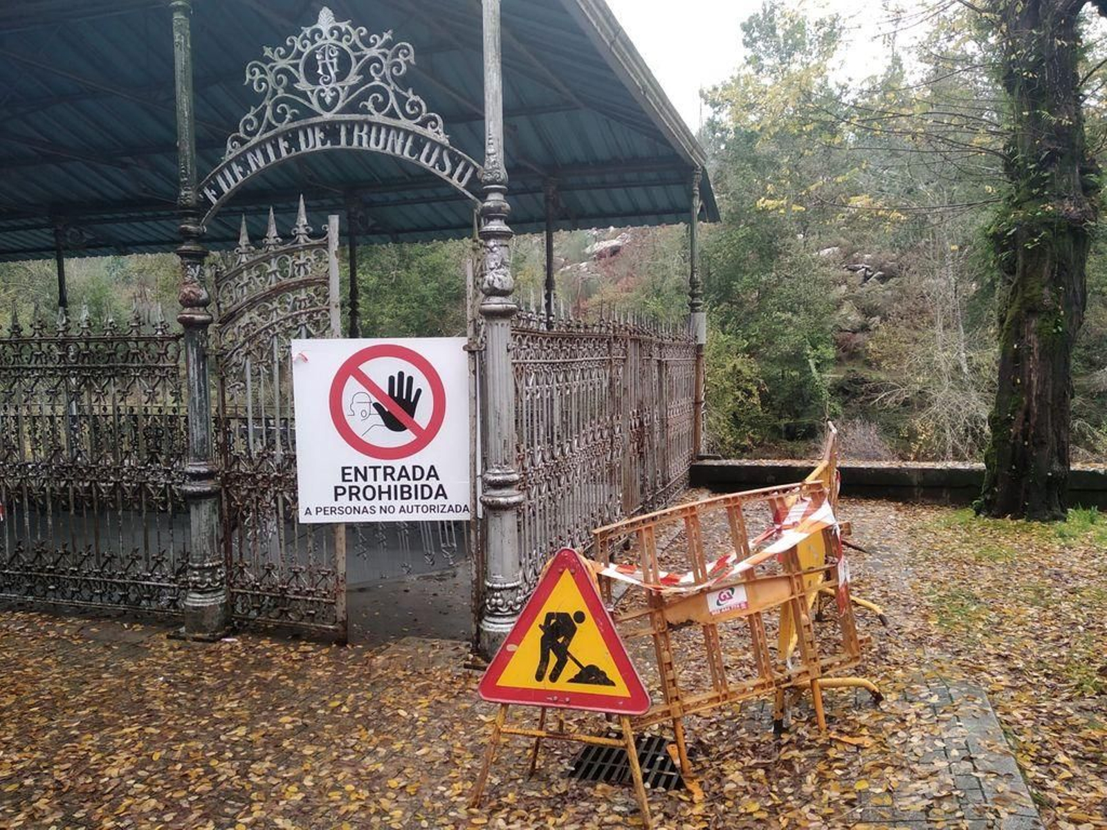 Estado ruinoso de la emblemática Fuente de Troncoso, de Mondariz Balnario.