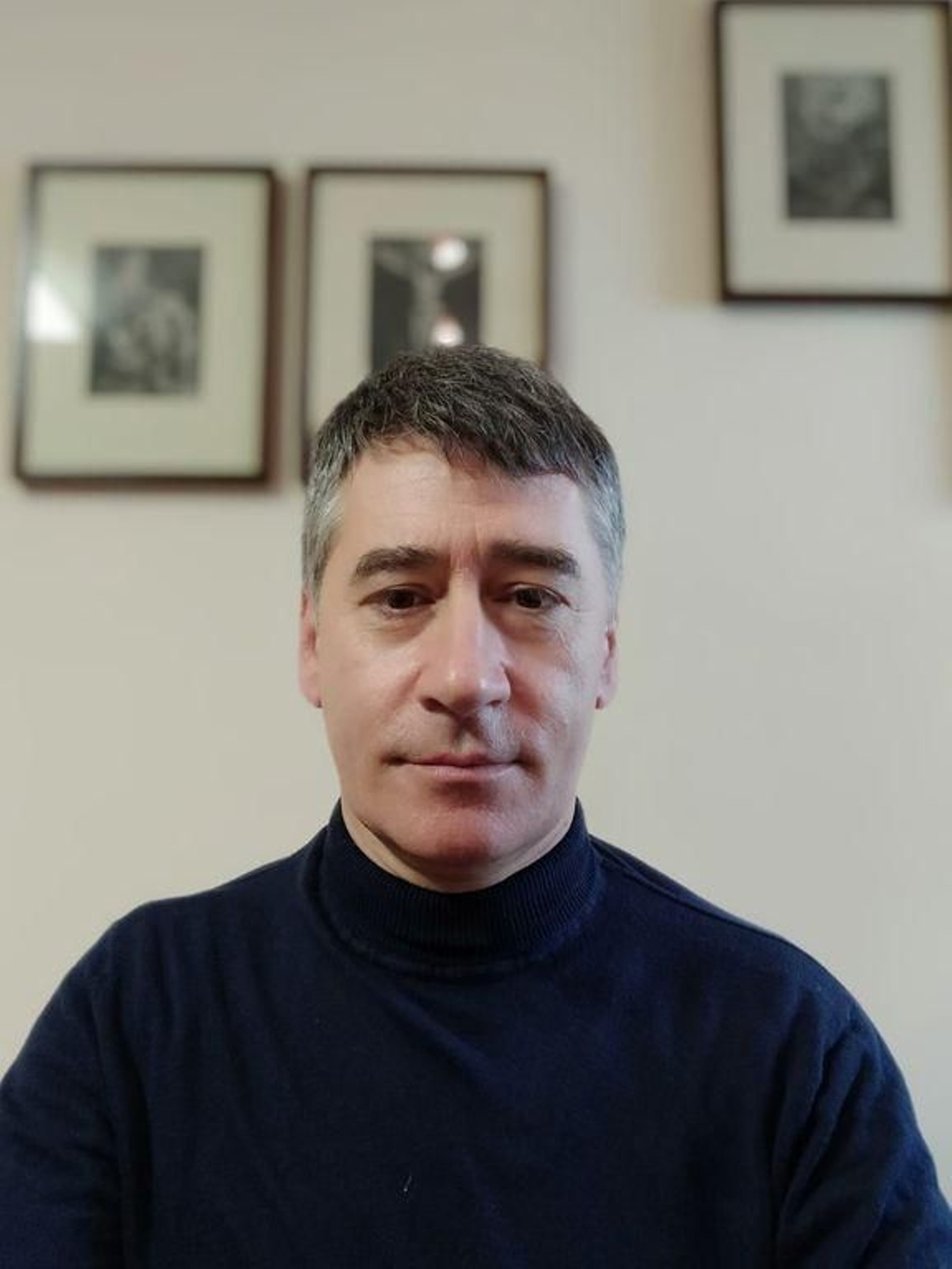 José Vidal, vicario de Pastoral, remitió a los sacerdotes y a los feligreses las condiciones para la vuelta a la celebración de los cultos públicos: “Es un acontecimiento importante para cada comunidad cristiana y también para el conjunto de la sociedad civil, ya que la apertura de los templos es un signo de normalización de nuestras vidas”.Con respecto al comunicado de la Conferencia Episcopal sobre las medidas a tomar, afirma que desde la diócesis lo asumen y que completan el contenido, tras consultar con los arciprestes y el consejo episcopal: “Las iglesias deben ser espacios seguros, por esta razón hacemos públicas las recomendaciones que no debemos ver como restrictiv as, sino como unas medidas necesarias para salvaguardar y proteger la salud de las personas; por ello debemos acogerlas con espíritu de colaboración y comunión, sin intentar convertir nuestro criterio particular en norma, ni nuestro deseo en ley”.En nombre de la Diócesis de Tui-Vigo, Vidal invitó a los miembros de la comunidad que “conozcan y cumplan estas orientaciones, con el deseo y la esperanza de que más pronto que tarde, volvamos a llenar de júbilo nuestros templos”.