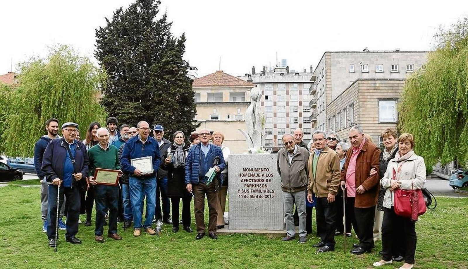 Ofrenda de tulipanes para cerrar el Mes del Párkinson