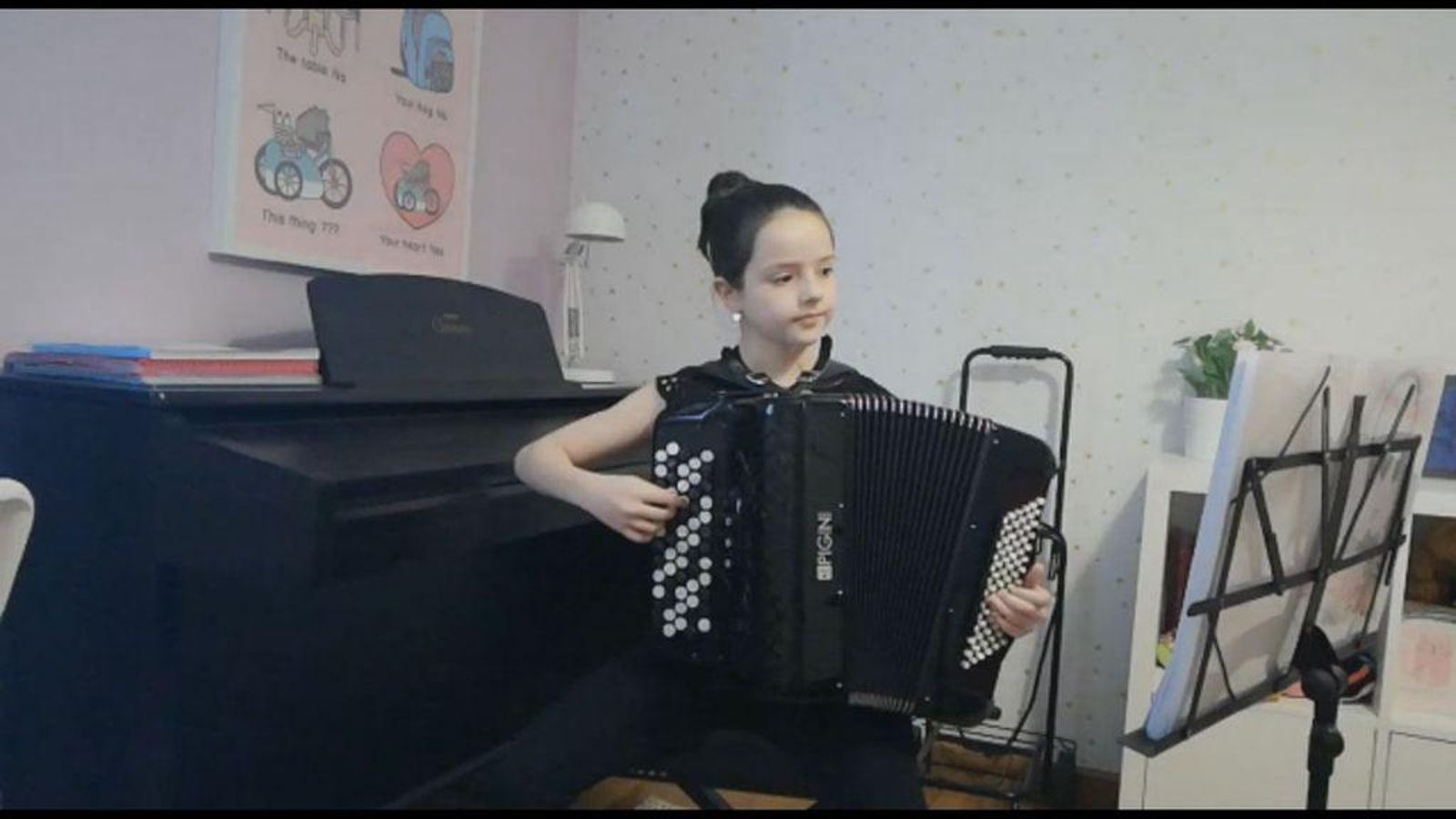 Laura Cabo, con el acordeón.