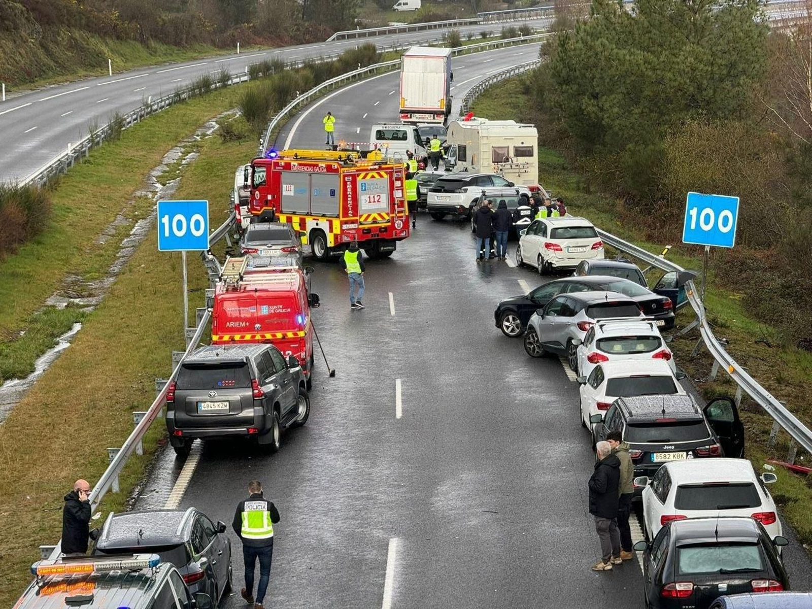 Despliegue por el accidente múltiple en la A-52.