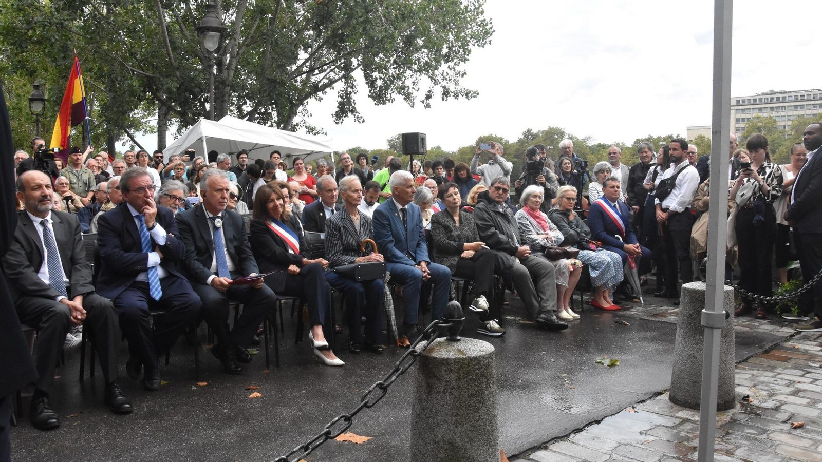 Anne Hidalgo, alcaldesa de París y el ministro español Ángel Víctor Torres durante un momento del homenaje a La Nueve.