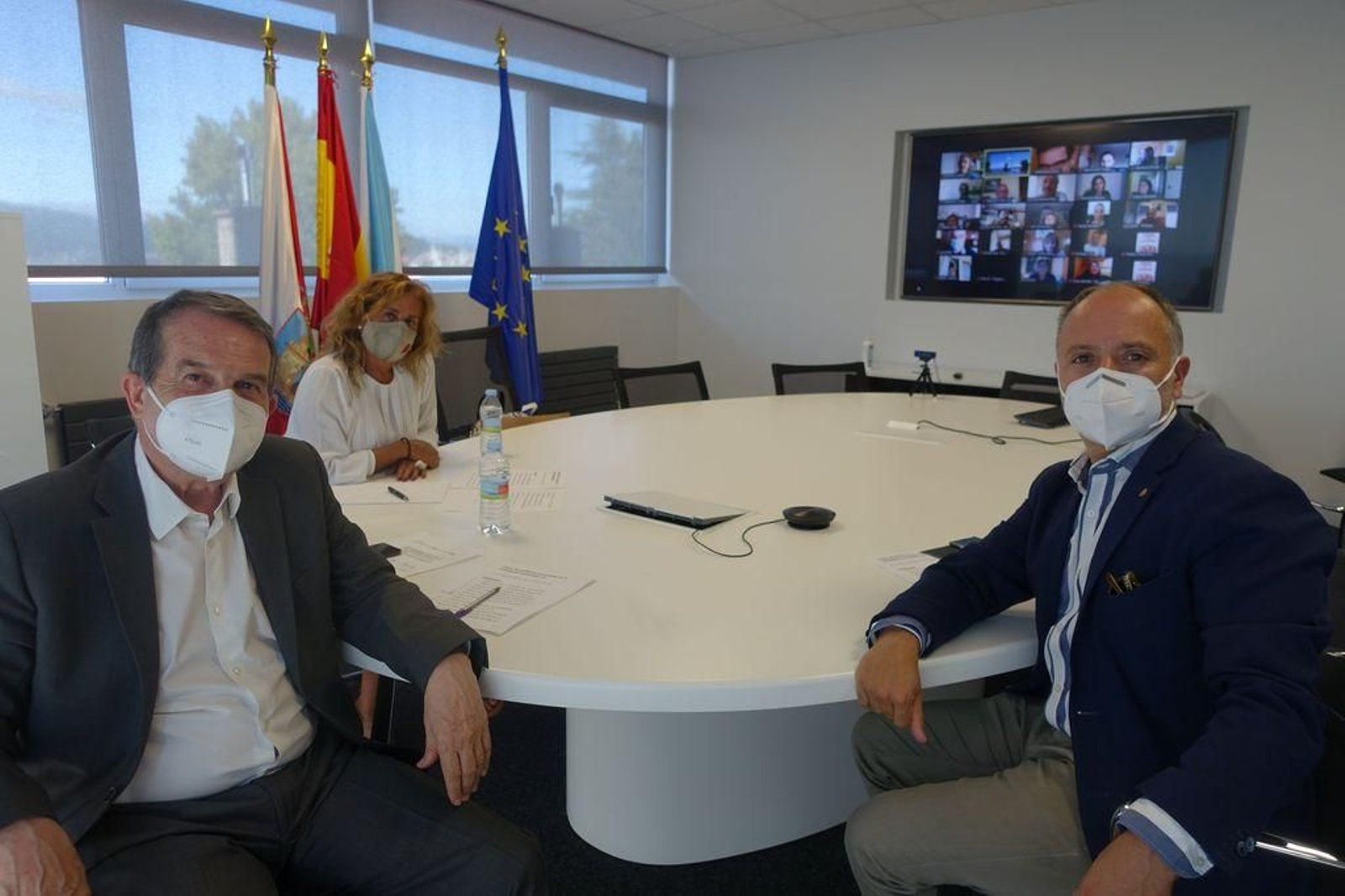 Caballero, con Silva y Regades, secretario del PSOE.