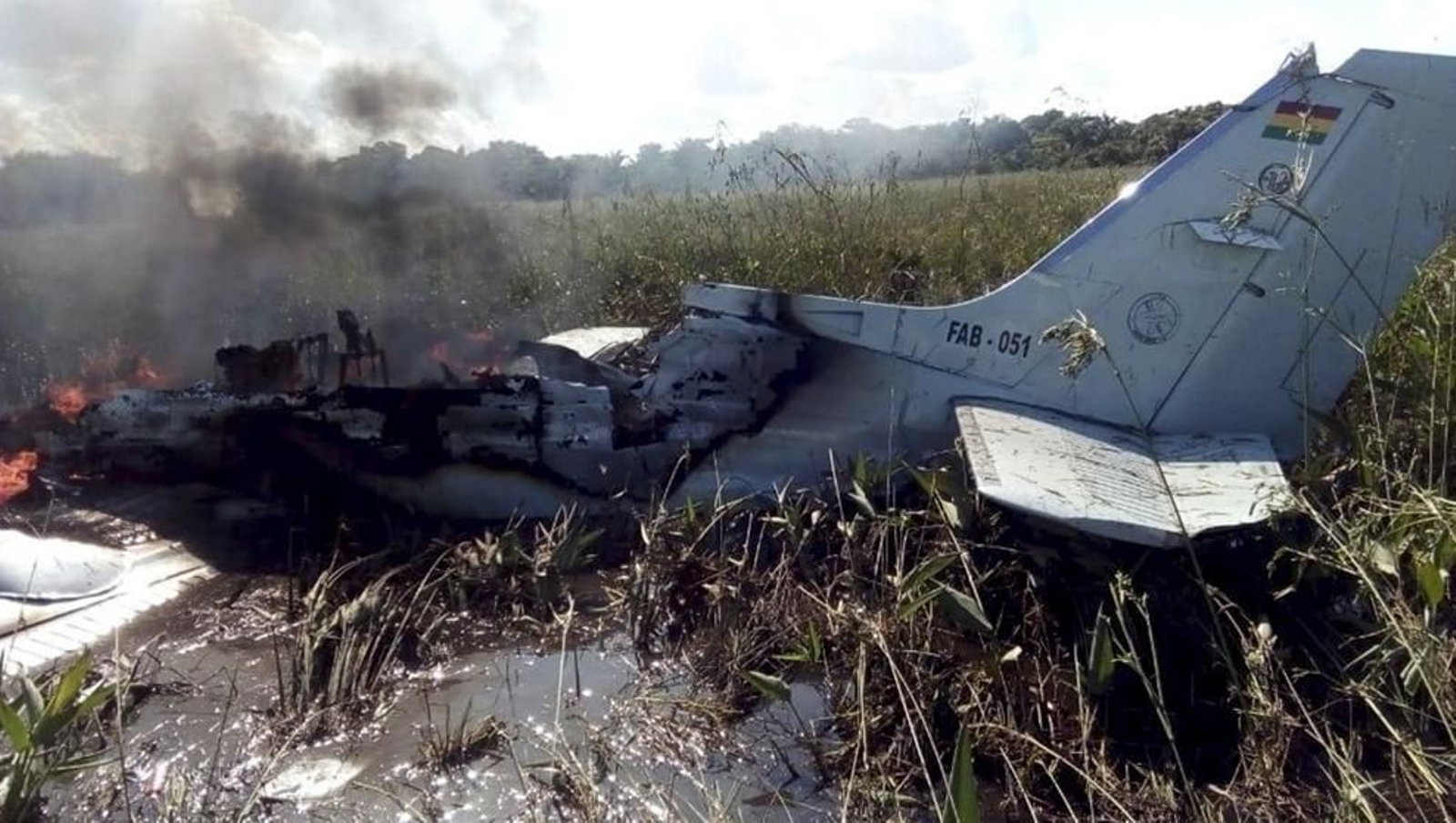Restos de la avioneta militar en la que viajaban los cuatro españoles