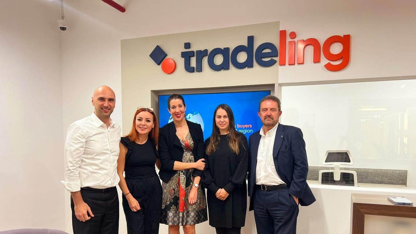 Miguel Bernal con el director general de la plataforma del gobierno emiratí Tradeling, Marius Ciavola