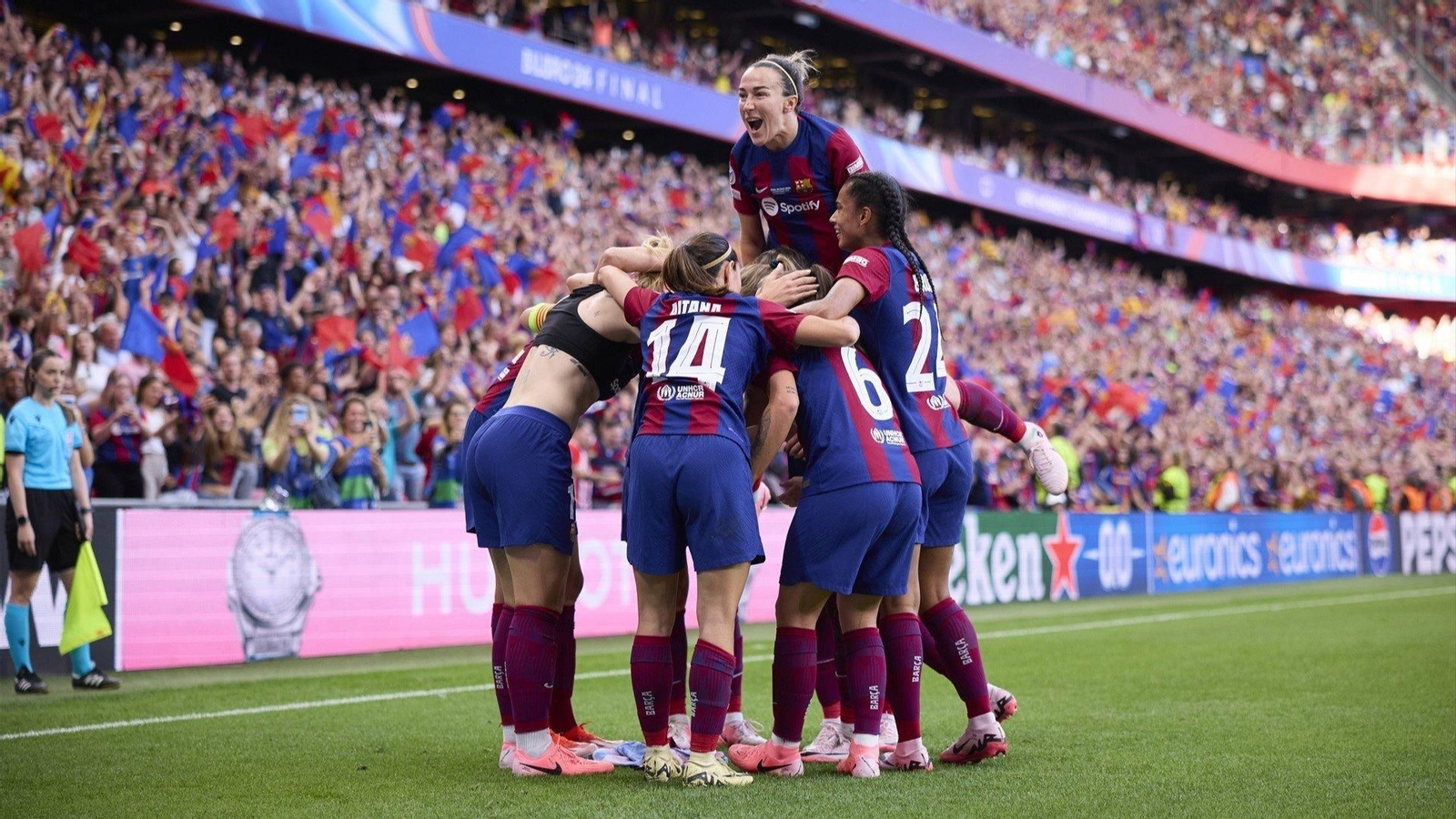 El Barça femenino celebra la victoria. // Europa Press