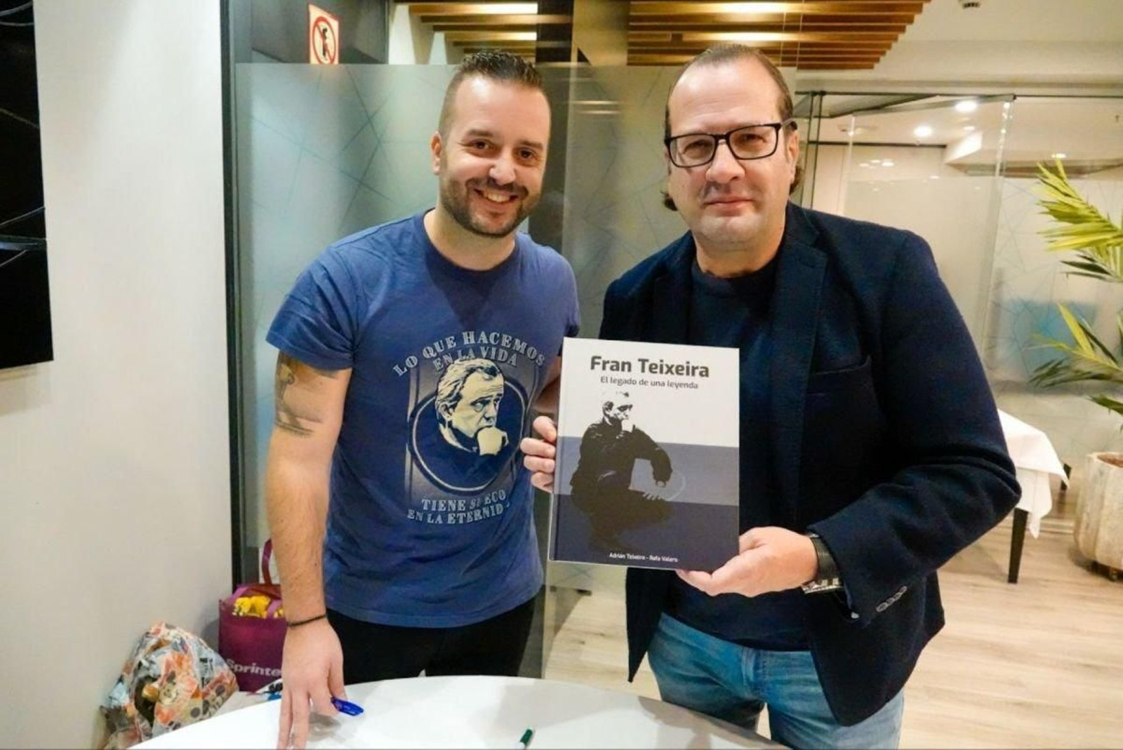 Adrián Teixeira y Rafa Valero presentaron ayer el libro dedicado a Fran.