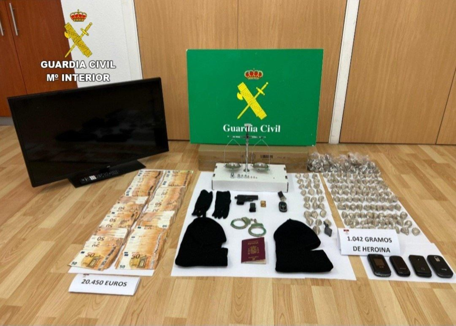 Material decomisado por la Guardia Civil.