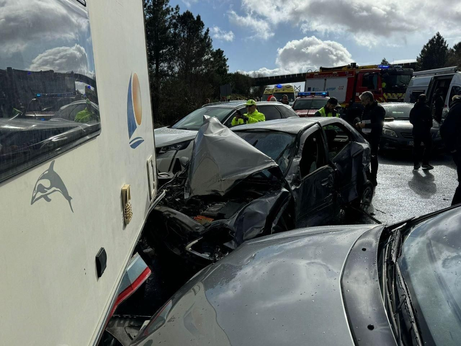 Vehículos implicados en el accidente múltiple en la A-52 en A Cañiza.
